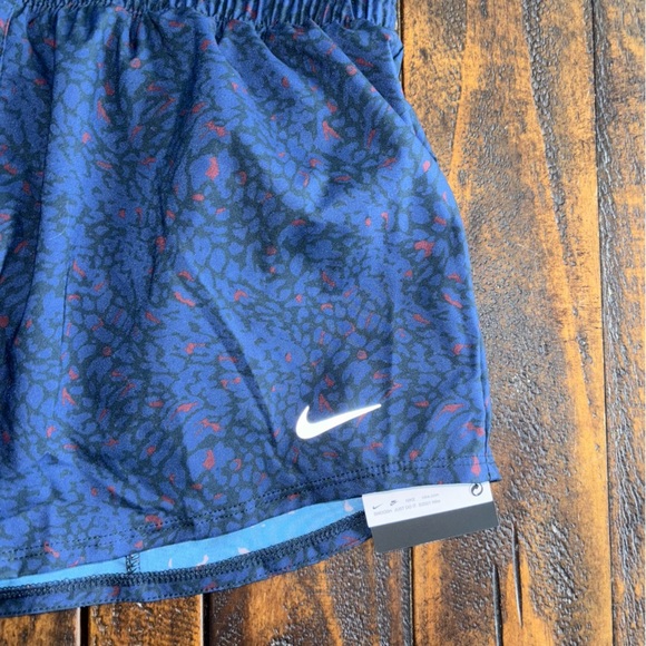 Nike Women's One Dri-FIT Mid-Rise 3" Brief-Lined Shorts NWT - Picture 2 of 5